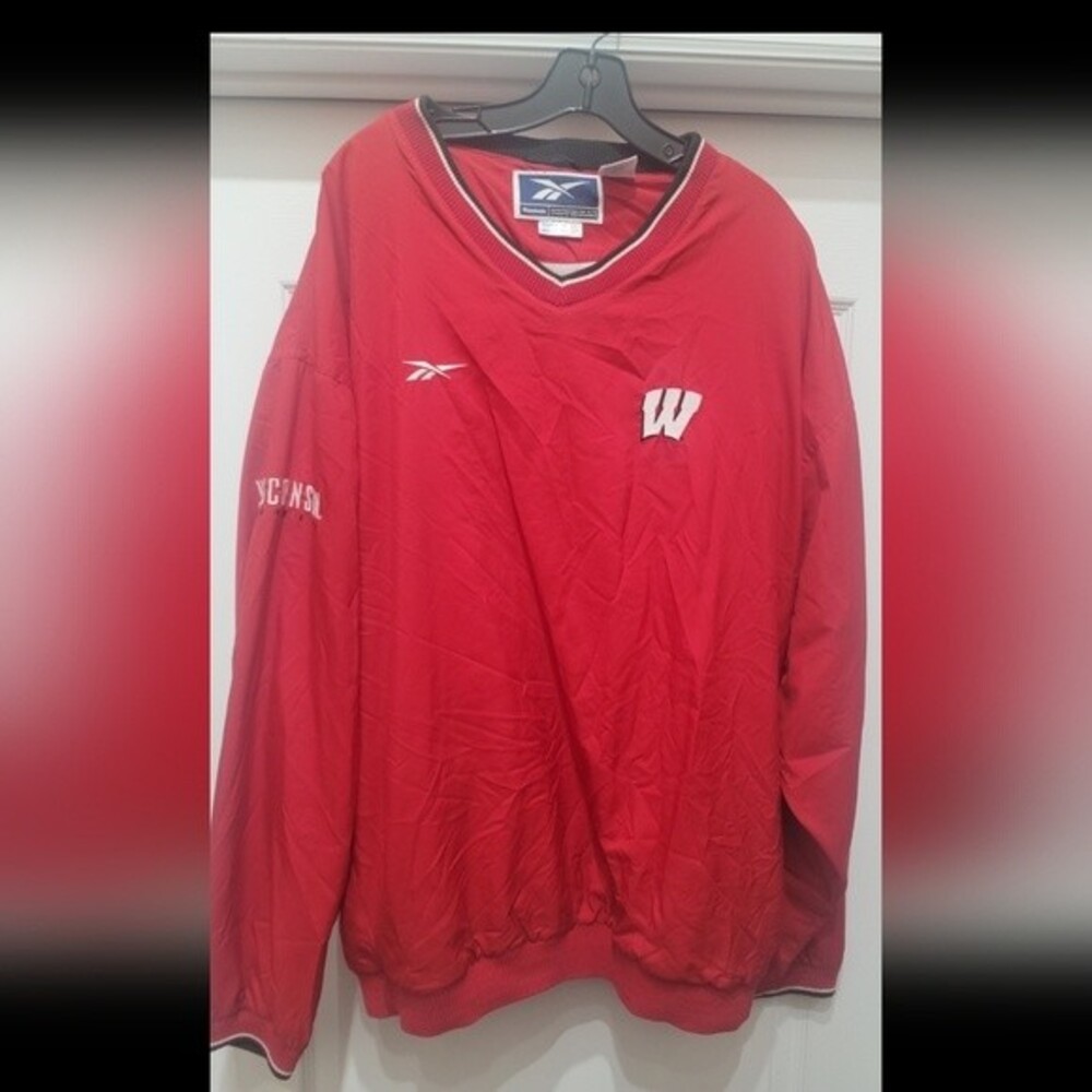 2X reebok Wisconsin football pull over